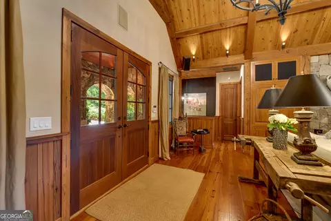 Entry Way - 4334 Murray Cove Rd, Tiger, GA 30576 photo 2 of 3