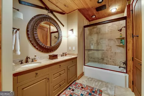 Bath - 4334 Murray Cove Rd, Tiger, GA 30576 photo 5 of 6