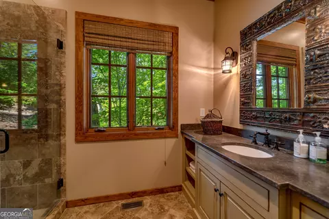 Bath - 4334 Murray Cove Rd, Tiger, GA 30576 photo 3 of 6