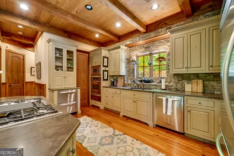 Kitchen - 4334 Murray Cove Rd, Tiger, GA 30576 photo 2 of 3
