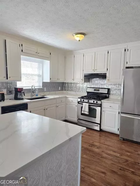Kitchen - 100 Riverside, Valley, AL 36854 photo 2 of 5