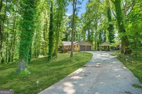 Exterior - 5837 Fox Run, Rex, GA 30273 photo 7 of 9