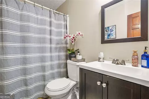 Bath - 5837 Fox Run, Rex, GA 30273 photo 3 of 3