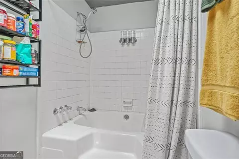 Bath - 5837 Fox Run, Rex, GA 30273 photo 2 of 3