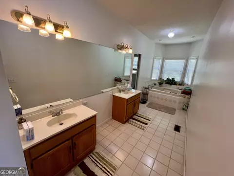 Bath - 363 Cedar Rd, Uvalda, GA 30412 photo 3 of 8