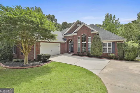 135 Rockglen Ct, Fayetteville, GA 30215