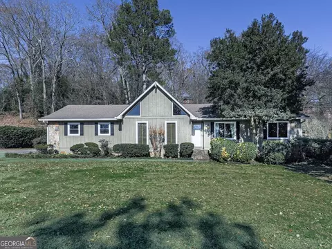 14 Town And Country Dr, Cartersville, GA 30120