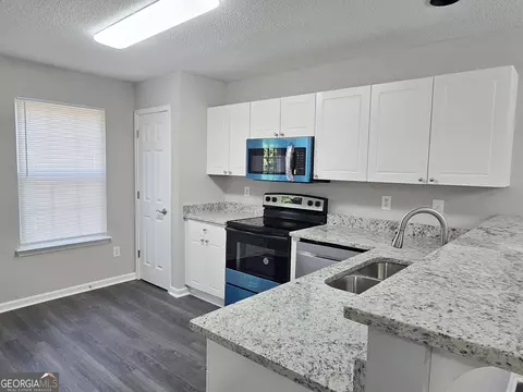 Kitchen - 3075 Lakeside Cir, Covington, GA 30016 photo 2 of 4