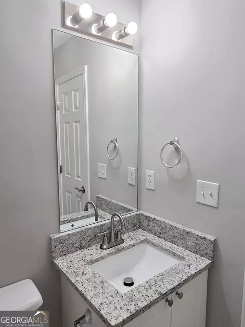 Bath - 3075 Lakeside Cir, Covington, GA 30016 photo 4 of 4