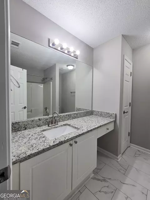 Bath - 3075 Lakeside Cir, Covington, GA 30016 photo 1 of 4