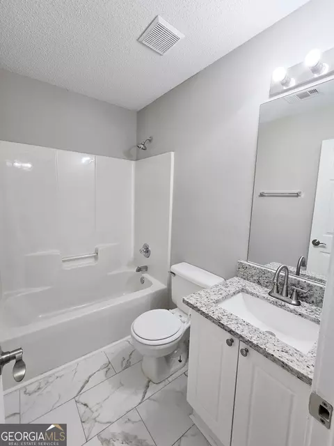 Bath - 3075 Lakeside Cir, Covington, GA 30016 photo 3 of 4