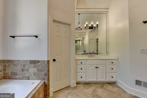 Bath - 7920 Tintern Trce #298, Duluth, GA 30097 photo 13 of 15