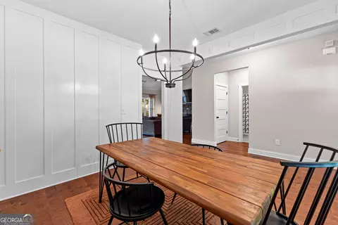Dining - 19 E Murphy St, Newnan, GA 30263 photo 3 of 5