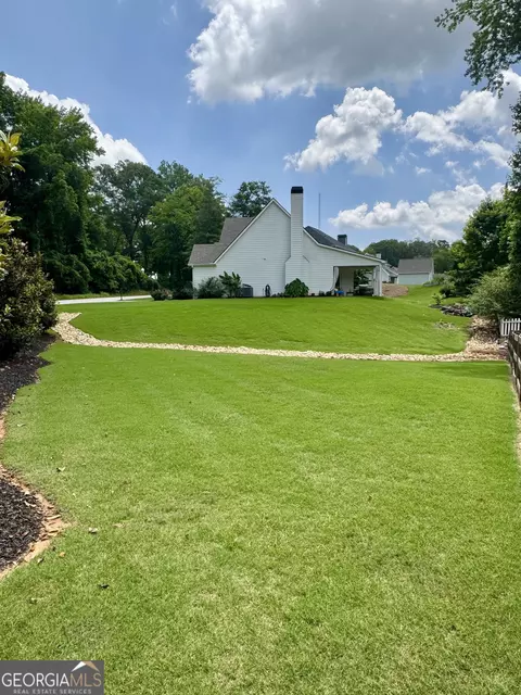 Exterior - 19 E Murphy St, Newnan, GA 30263 photo 14 of 14