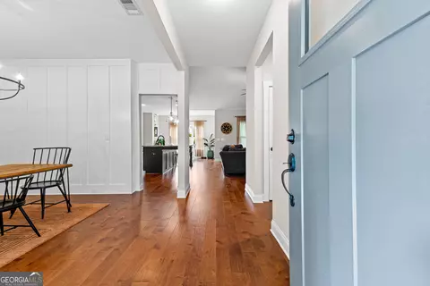 Entry Way - 19 E Murphy St, Newnan, GA 30263 photo 2 of 5