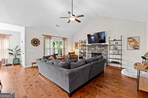 Living - 19 E Murphy St, Newnan, GA 30263 photo 1 of 2
