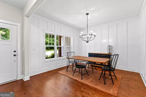 Dining - 19 E Murphy St, Newnan, GA 30263 photo 2 of 5