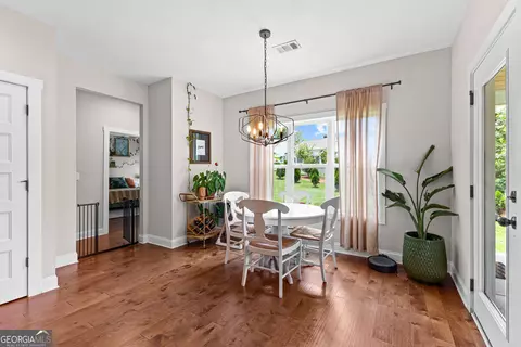 Dining - 19 E Murphy St, Newnan, GA 30263 photo 5 of 5