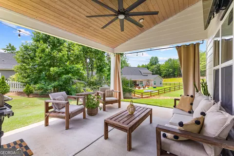 Exterior - 19 E Murphy St, Newnan, GA 30263 photo 6 of 14