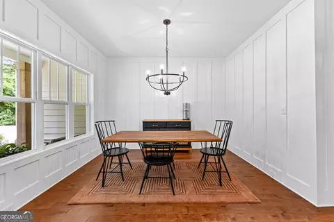 Dining - 19 E Murphy St, Newnan, GA 30263 photo 1 of 5