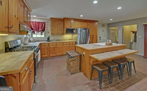 Kitchen - 270 Pheasant Mountain Rd, Toccoa, GA 30577 photo 2 of 3