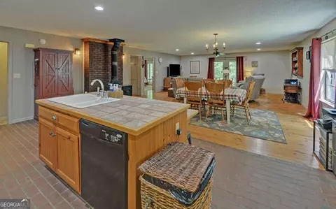 Kitchen - 270 Pheasant Mountain Rd, Toccoa, GA 30577 photo 3 of 3