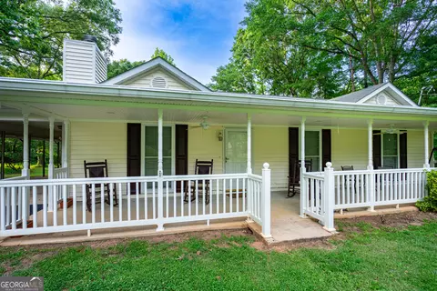 Exterior - 865 Waterview Dr, Lagrange, GA 30240 photo 1 of 4