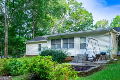 Exterior - 865 Waterview Dr, Lagrange, GA 30240 photo 2 of 4