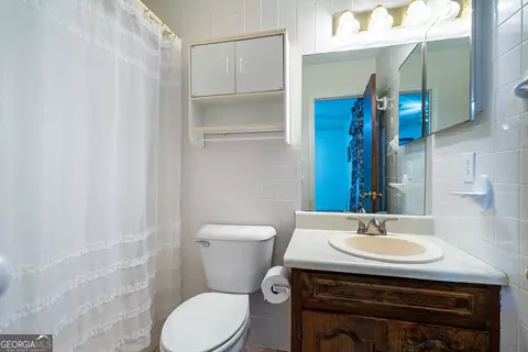 Bath - 865 Waterview Dr, Lagrange, GA 30240 photo 2 of 2