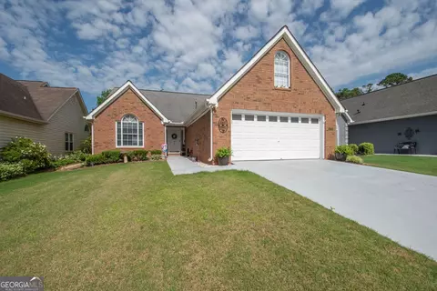 215 Fairway Ct, Newnan, GA 30265