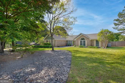 Exterior - 100 Huntcliff Ct, Lagrange, GA 30240 photo 2 of 14