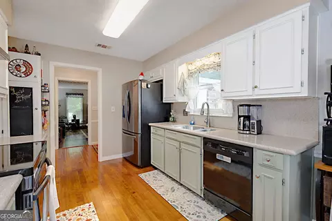 Kitchen - 100 Huntcliff Ct, Lagrange, GA 30240 photo 1 of 3