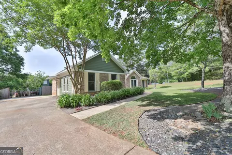Exterior - 100 Huntcliff Ct, Lagrange, GA 30240 photo 3 of 14