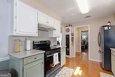 Kitchen - 100 Huntcliff Ct, Lagrange, GA 30240 photo 3 of 3