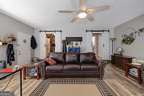 Living - 100 Huntcliff Ct, Lagrange, GA 30240 photo 1 of 3