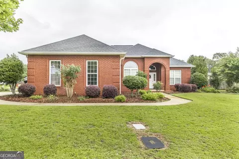 201 Loudon Hill Dr, Warner Robins, GA 31088
