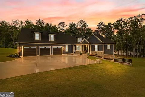 180 Lapis Lake Pt, Fayetteville, GA 30215