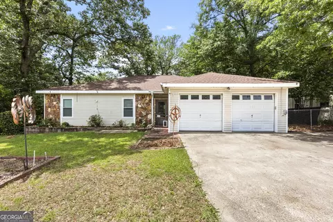 214 Highland Dr, Warner Robins, GA 31088