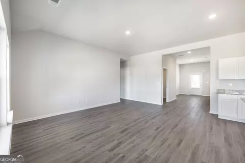 Living - 111 Monroe Ct, Byron, GA 31008 photo 2 of 2