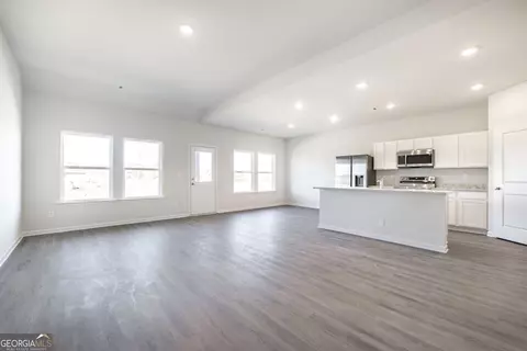 Living - 105 Monroe Ct, Byron, GA 31008 photo 1 of 1
