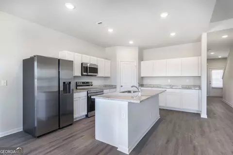 Kitchen - 105 Monroe Ct, Byron, GA 31008 photo 3 of 3
