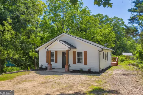 1037 S Pond St, Toccoa, GA 30577