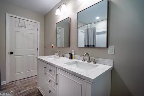 Bath - 101 Crestwood Dr, Lagrange, GA 30241 photo 2 of 3