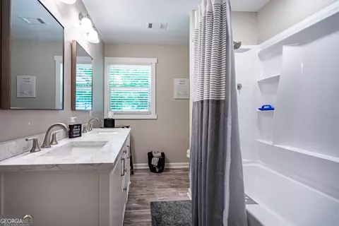 Bath - 101 Crestwood Dr, Lagrange, GA 30241 photo 3 of 3