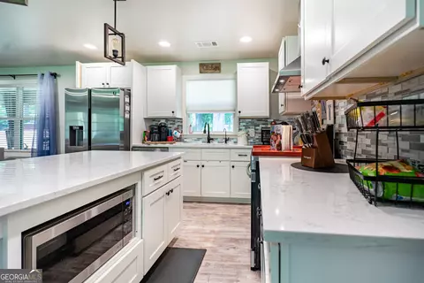 Kitchen - 101 Crestwood Dr, Lagrange, GA 30241 photo 2 of 4