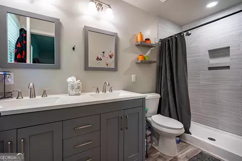 Bath - 101 Crestwood Dr, Lagrange, GA 30241 photo 1 of 3