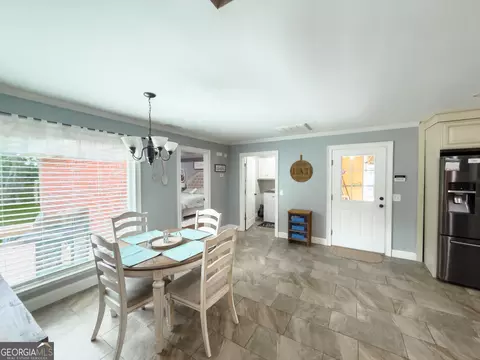 Dining - 930 Pointer Rd, Statesboro, GA 30461 photo 1 of 3