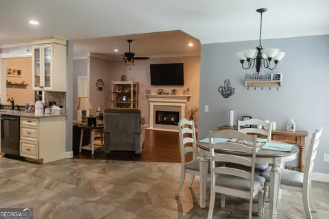 Entry Way - 930 Pointer Rd, Statesboro, GA 30461 photo 9 of 12