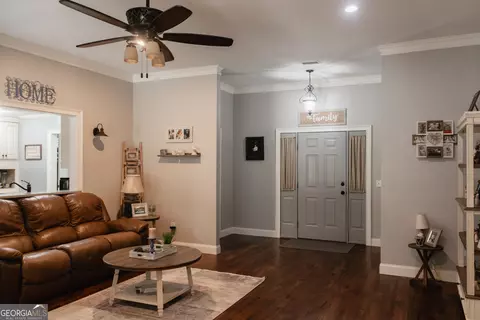 Entry Way - 930 Pointer Rd, Statesboro, GA 30461 photo 5 of 12