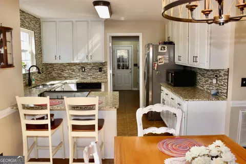 Kitchen - 303 Shane Cir, Perry, GA 31069 photo 1 of 3